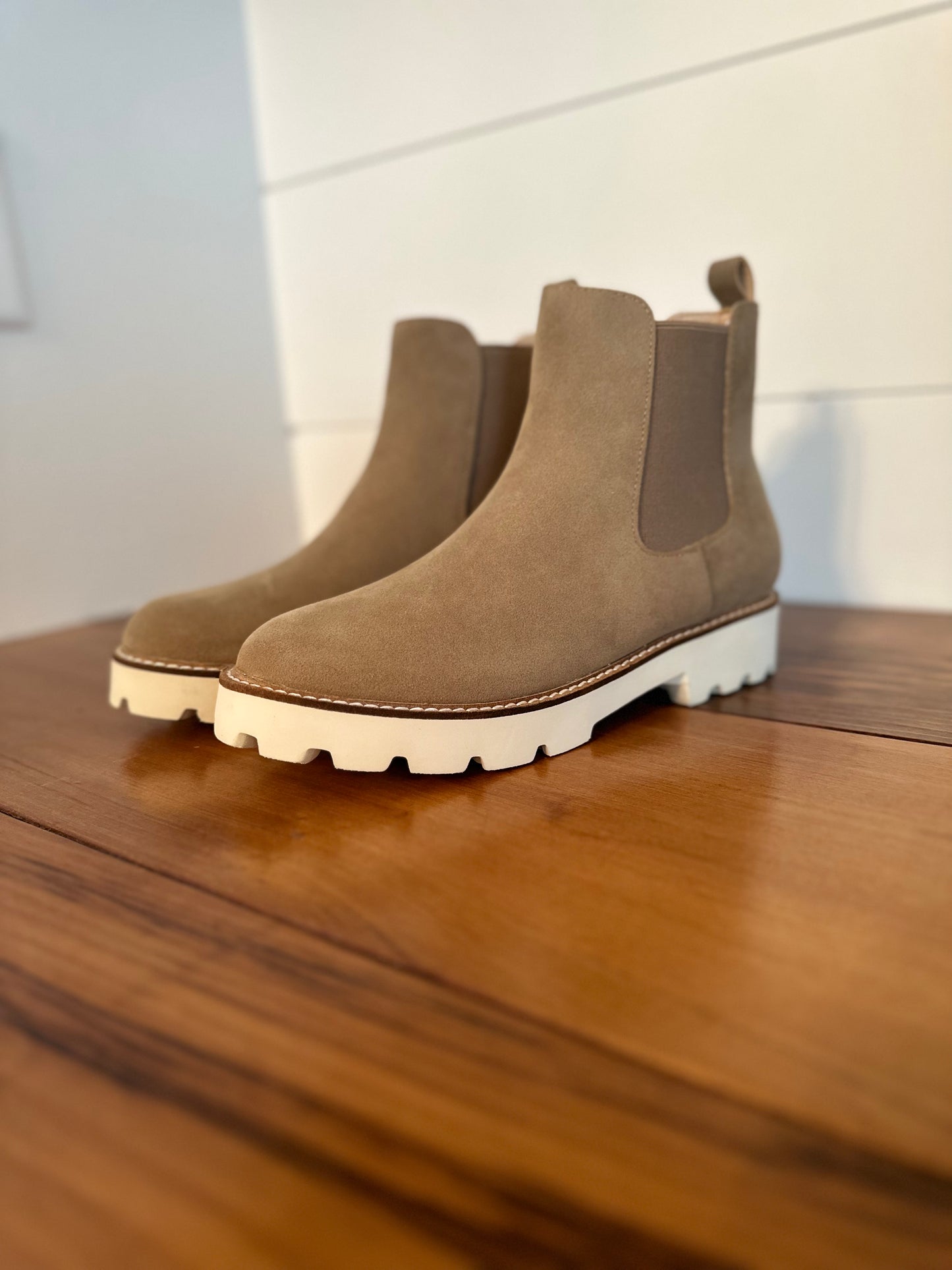 Oasis Society- Chelsea Boots
